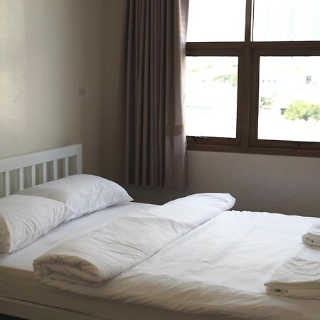 Krung Tone Hostel Bangkok Exteriör bild