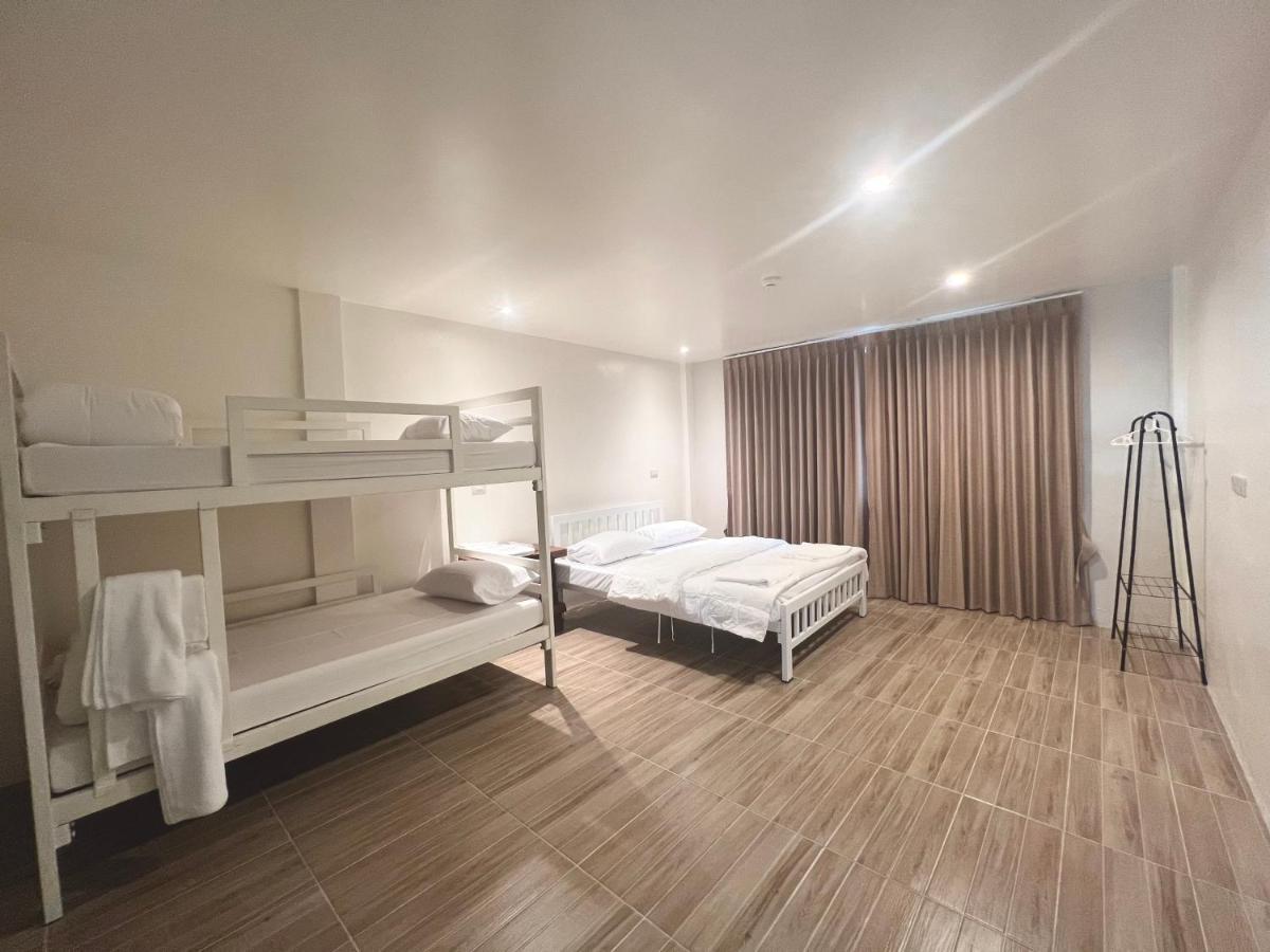 Krung Tone Hostel Bangkok Exteriör bild