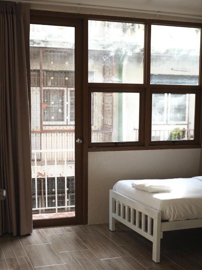 Krung Tone Hostel Bangkok Exteriör bild