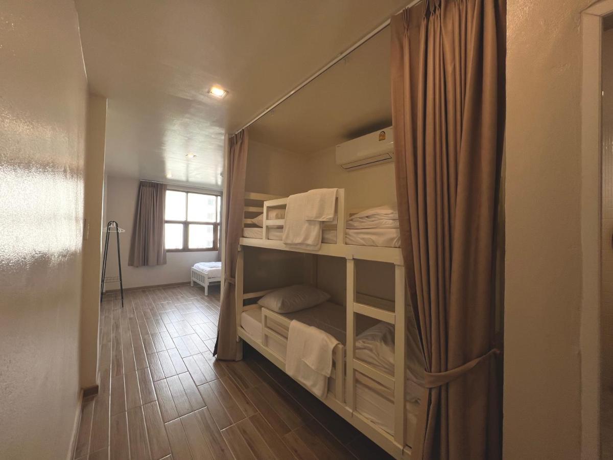Krung Tone Hostel Bangkok Exteriör bild