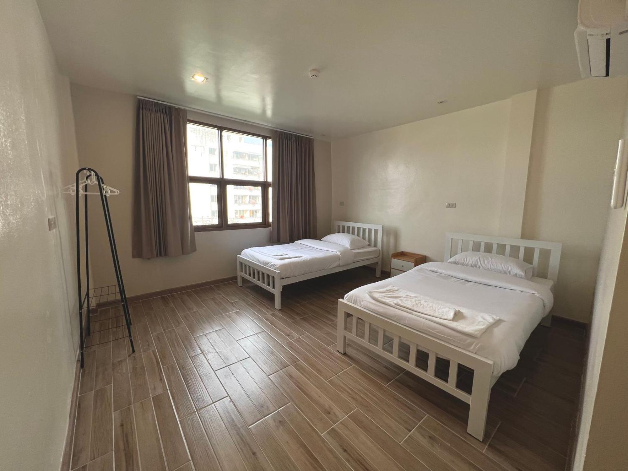 Krung Tone Hostel Bangkok Exteriör bild