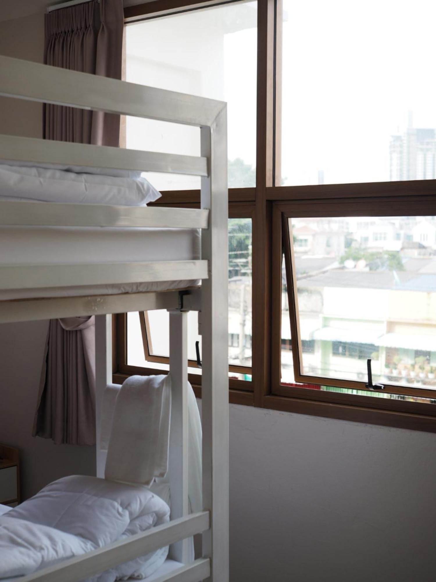 Krung Tone Hostel Bangkok Exteriör bild