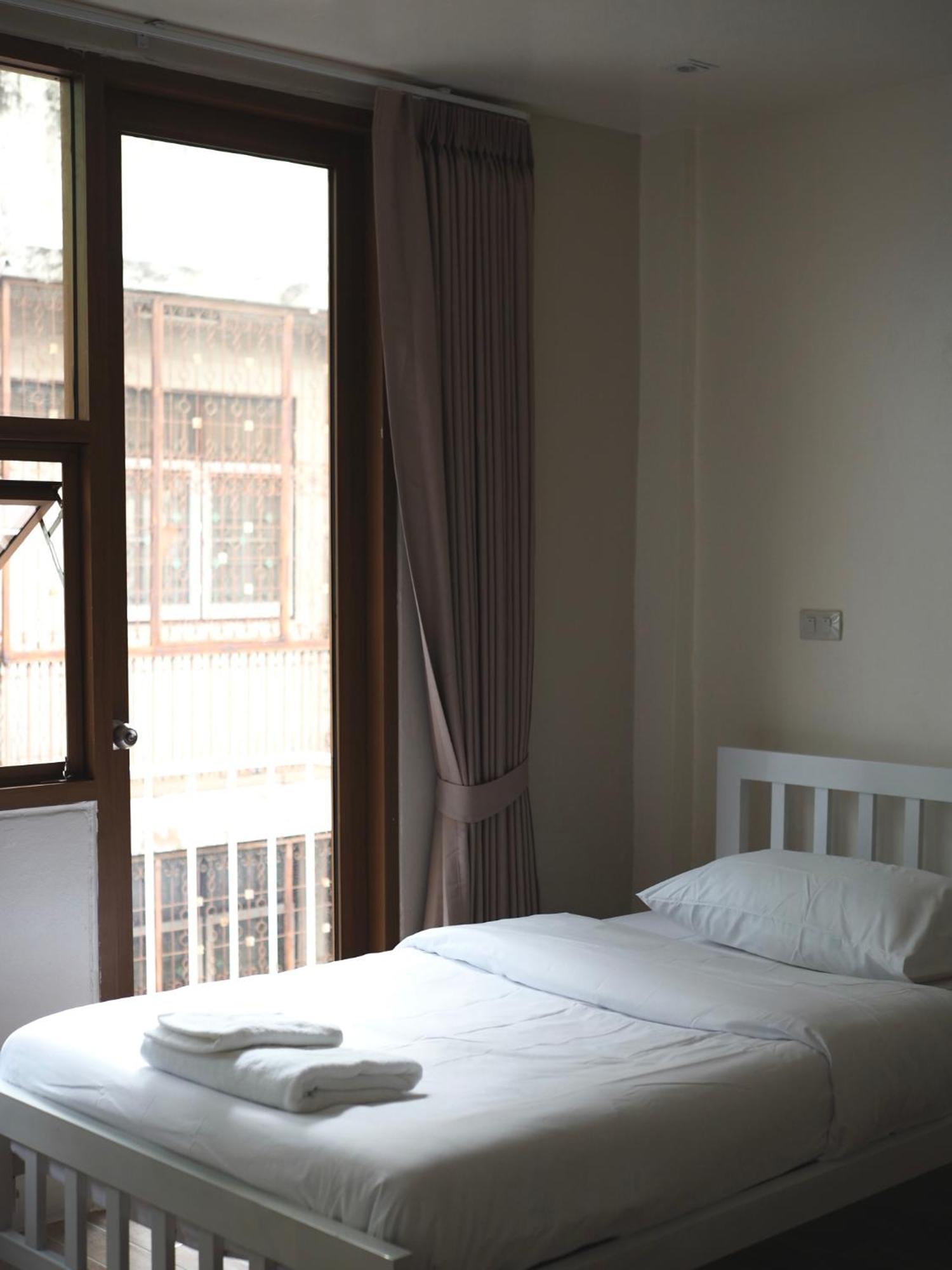 Krung Tone Hostel Bangkok Exteriör bild