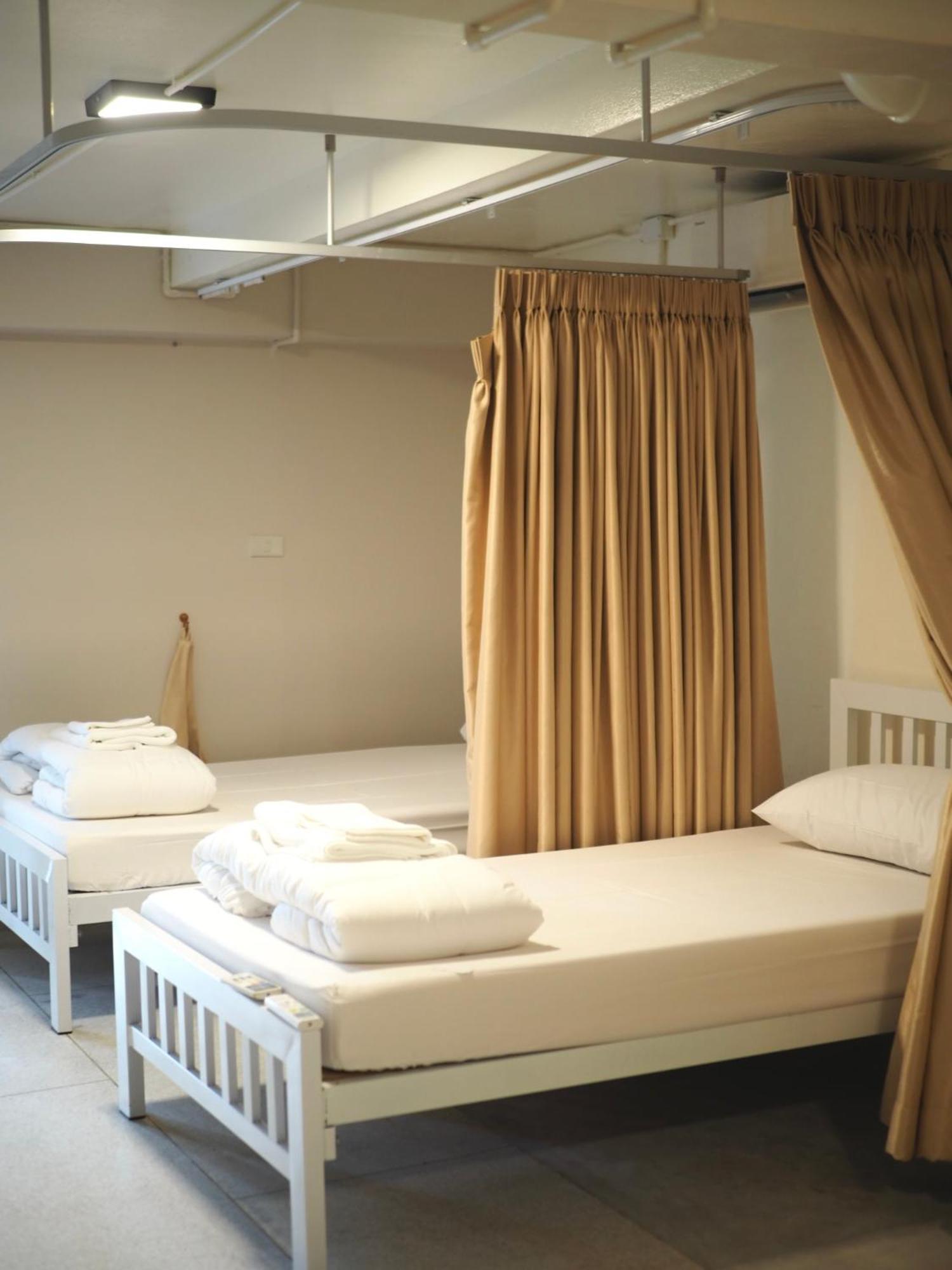 Krung Tone Hostel Bangkok Exteriör bild