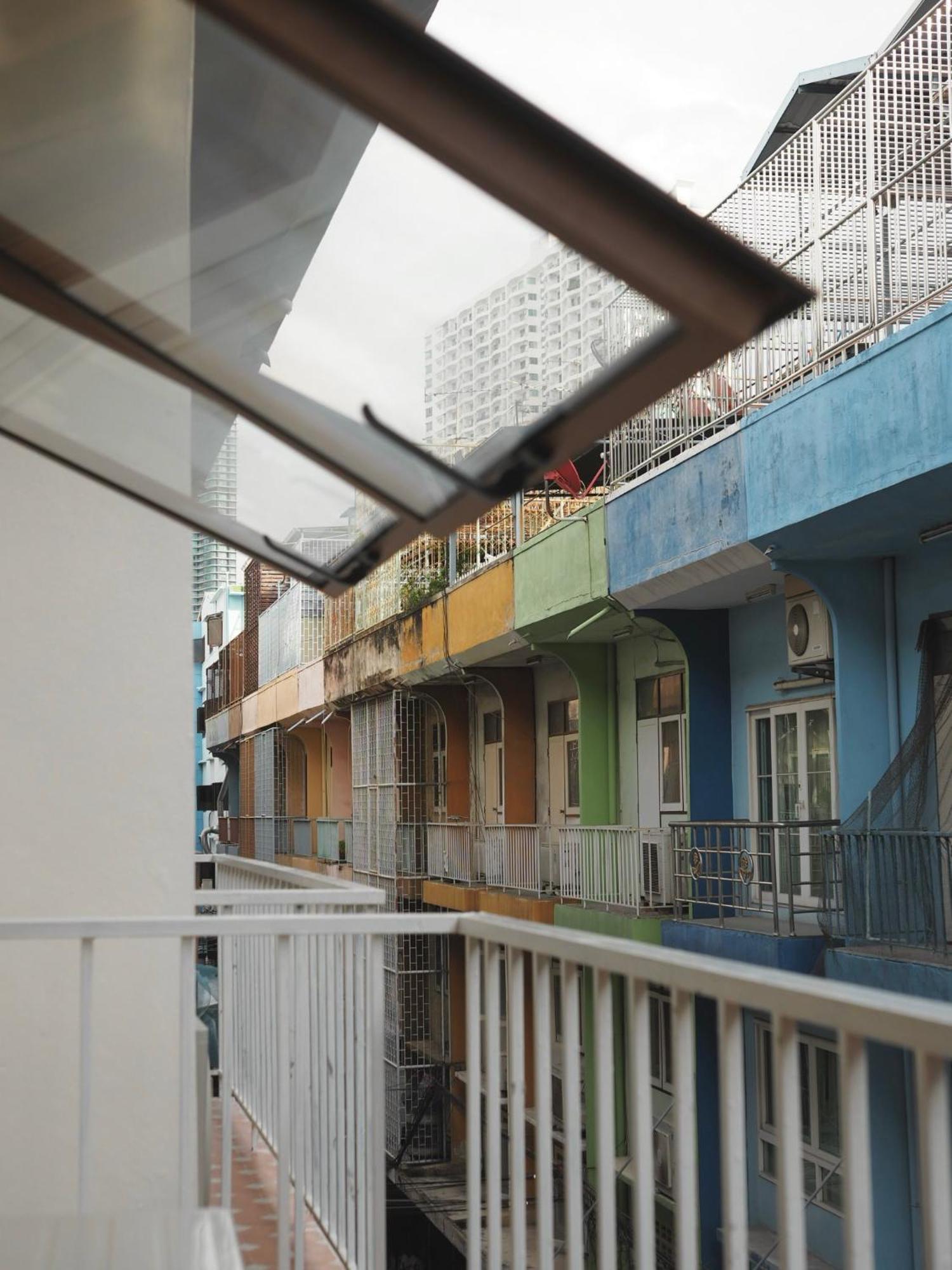 Krung Tone Hostel Bangkok Exteriör bild