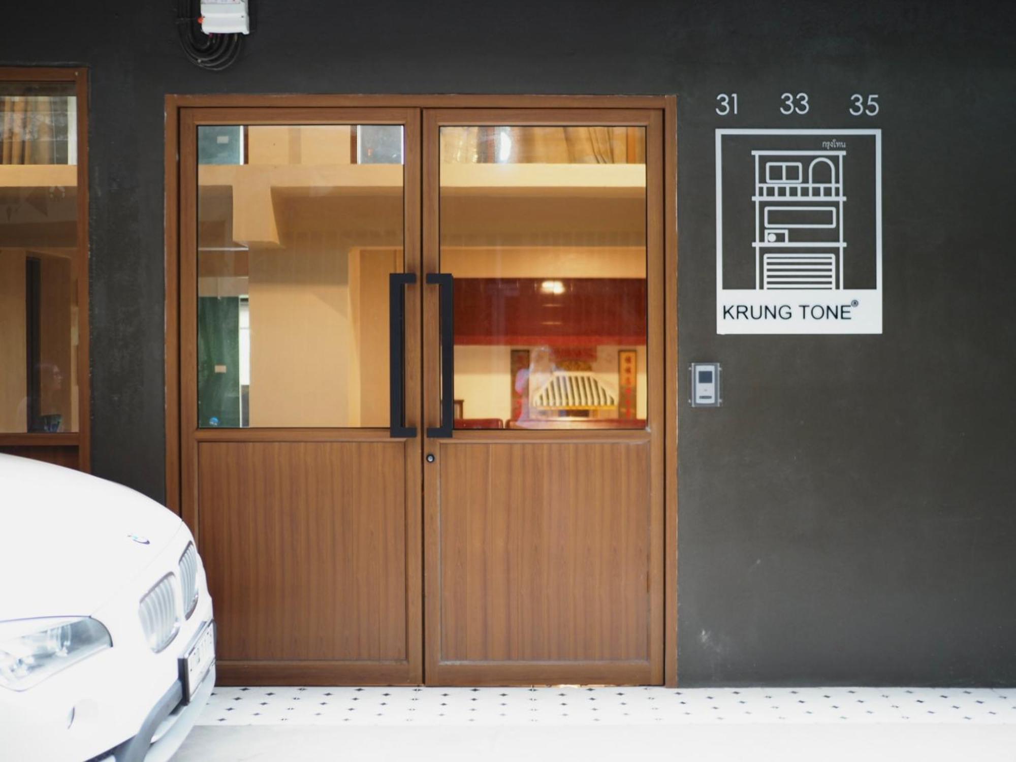 Krung Tone Hostel Bangkok Exteriör bild