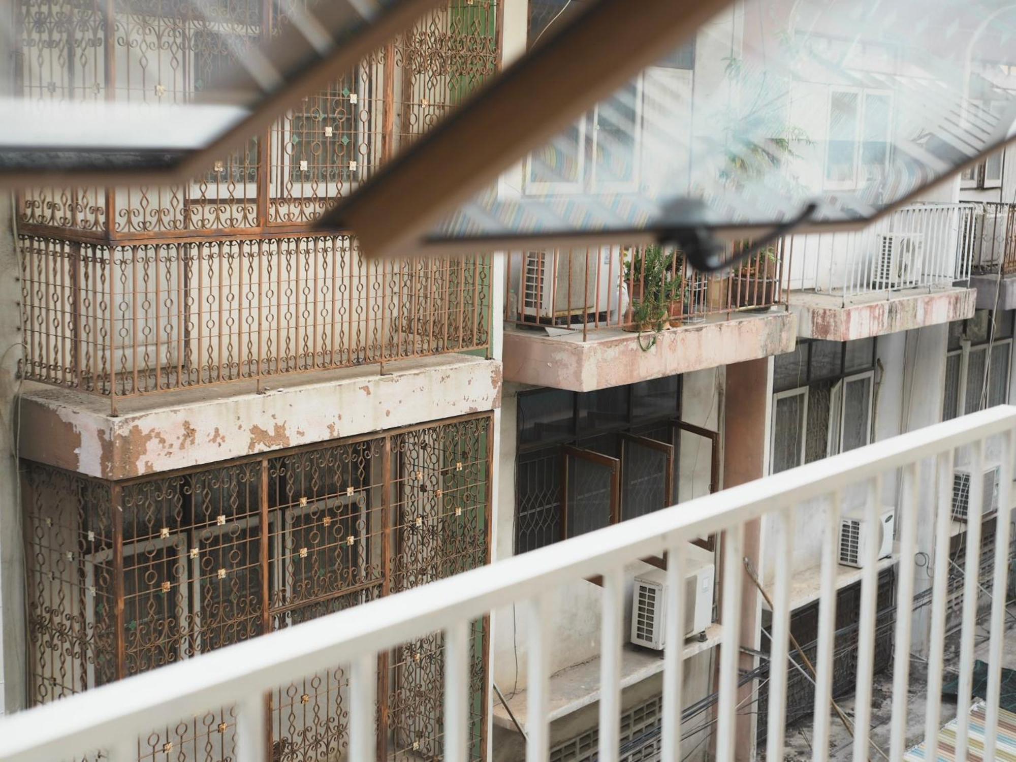 Krung Tone Hostel Bangkok Exteriör bild