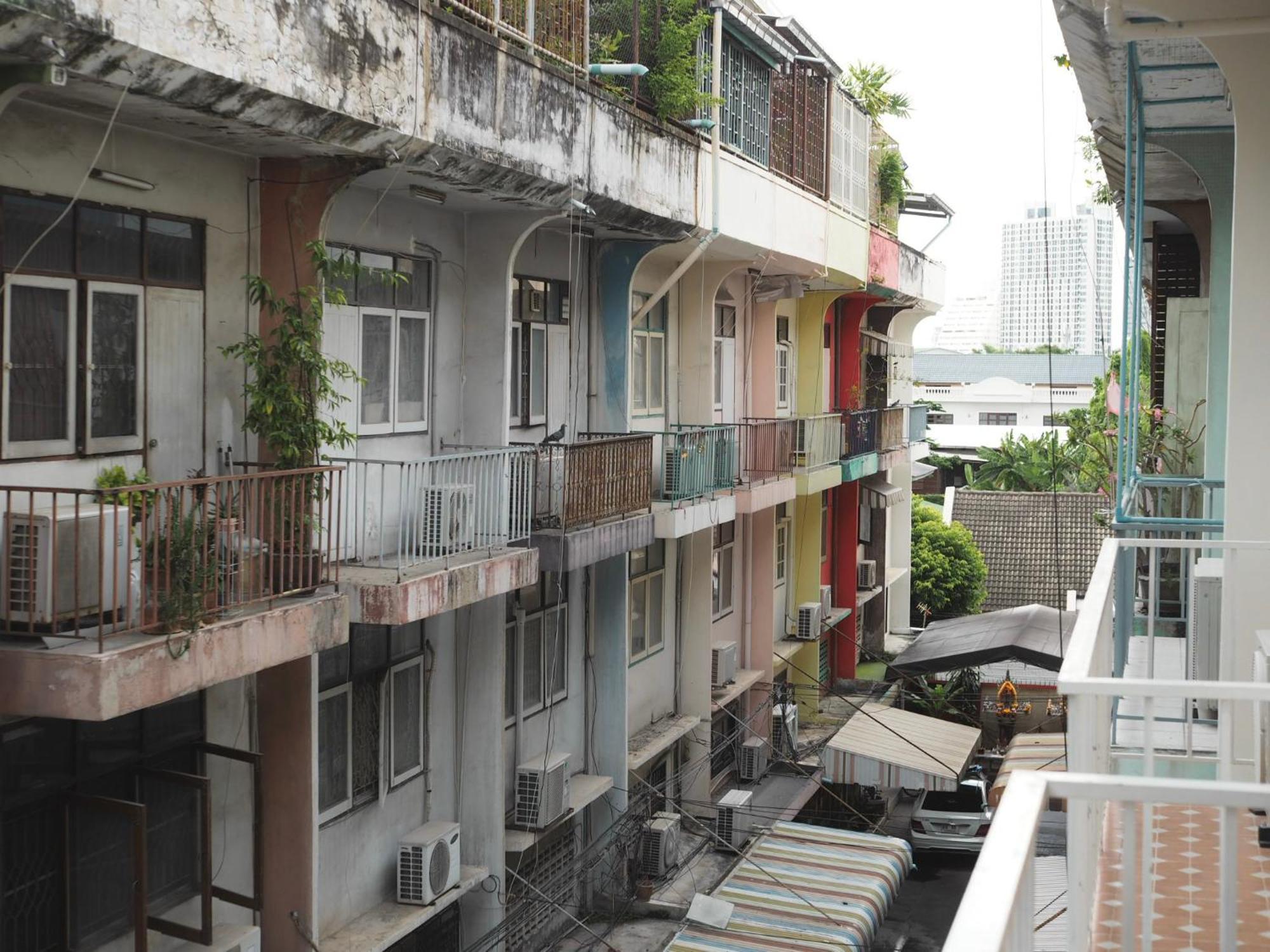 Krung Tone Hostel Bangkok Exteriör bild